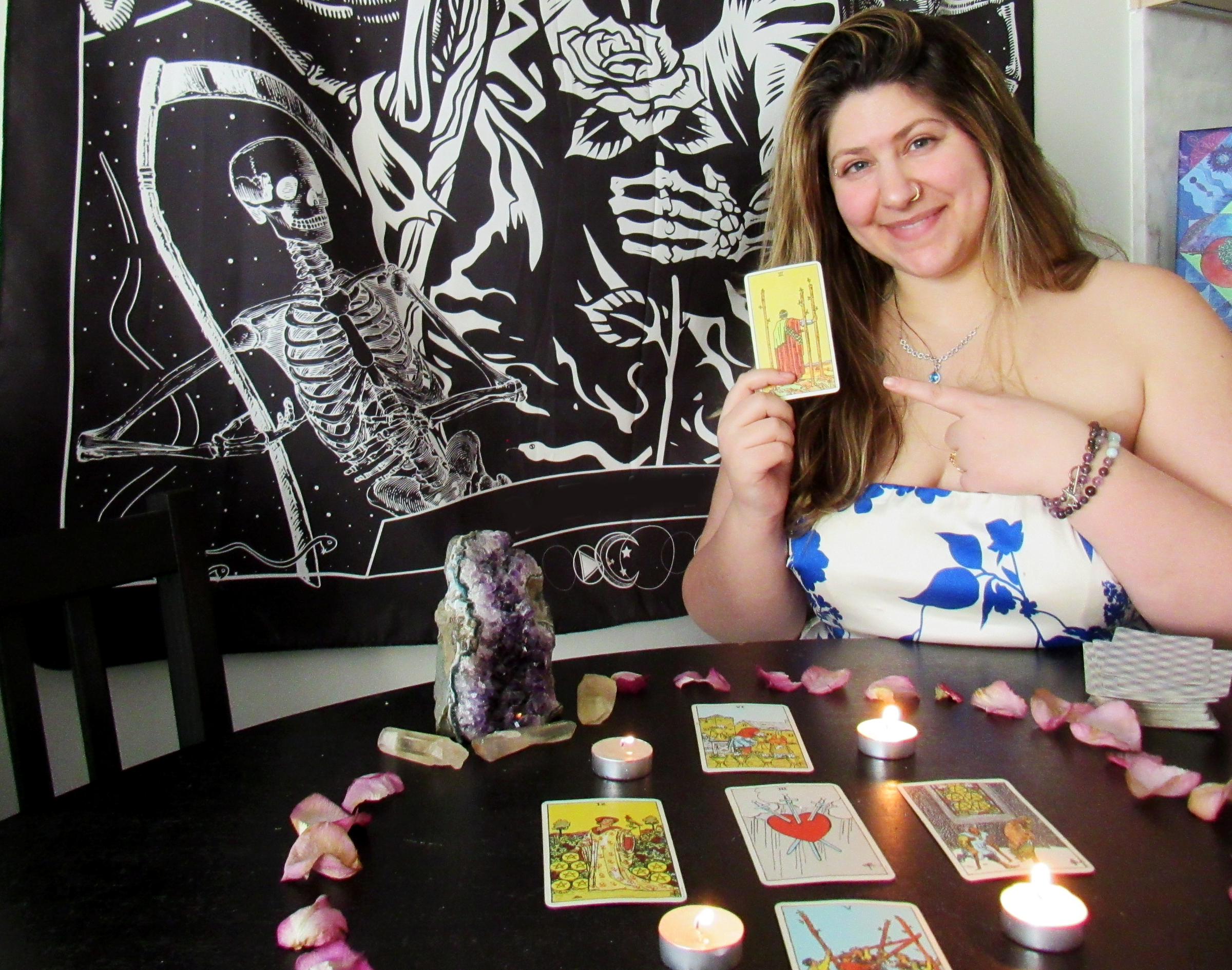 Image of tarot reading giving tarot card reading
